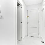 Апартаменти Lovely Sunny With Shared Pool And Private Parking Торрев'єха