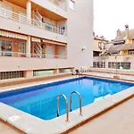 Апартаменти Lovely Sunny With Shared Pool And Private Parking