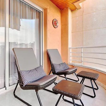 Lovely Sunny With Shared Pool And Private Parking * Торрев'єха