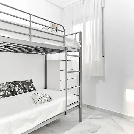 Apartman Lovely Sunny With Shared Pool And Private Parking Torrevieja