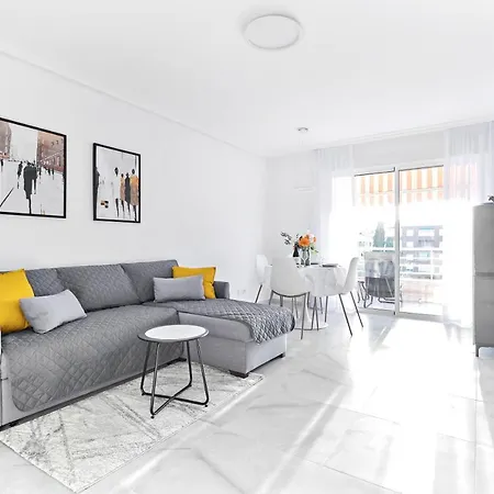 Lovely Sunny With Shared Pool And Private Parking