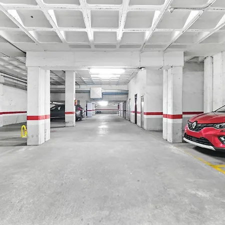 Lovely Sunny With Shared Pool And Private Parking Apartment