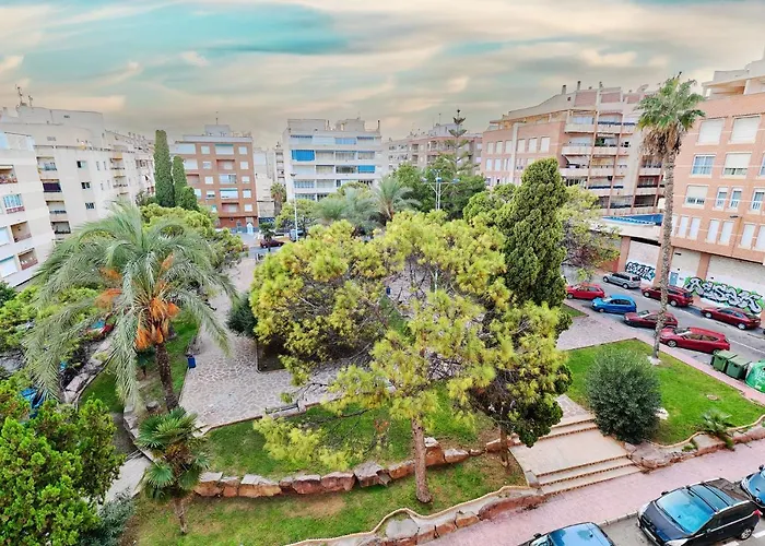 Lovely Sunny With Shared Pool And Private Parking