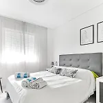 Lovely Sunny With Shared Pool And Private Parking *