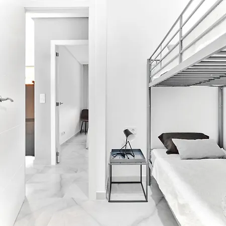 Apartamento Lovely Sunny With Shared Pool And Private Parking *